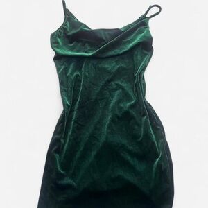 Elegant Green Velvet Mini Dress